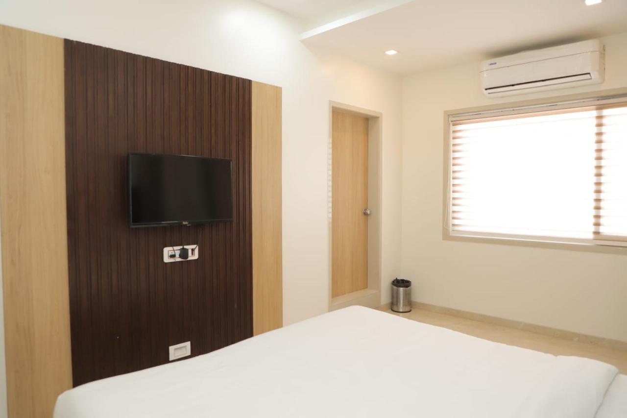 Hotel Dwarka Palace Ahmednagar Dış mekan fotoğraf