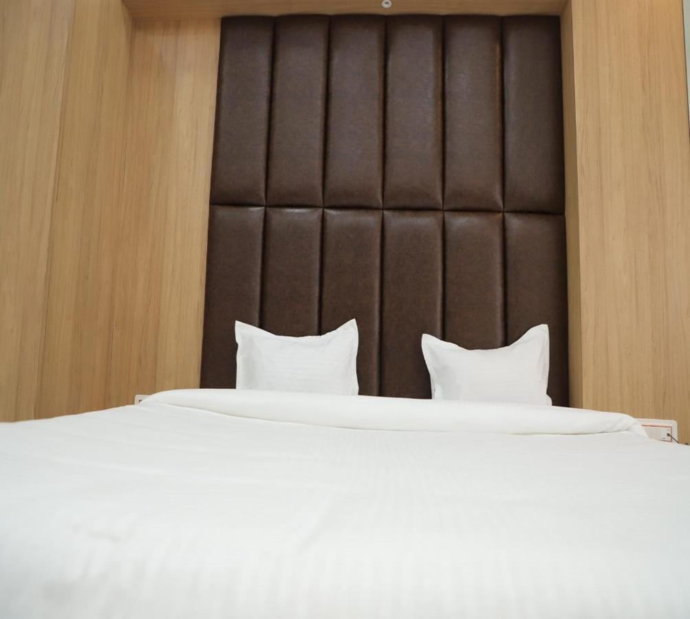 Hotel Dwarka Palace Ahmednagar Dış mekan fotoğraf