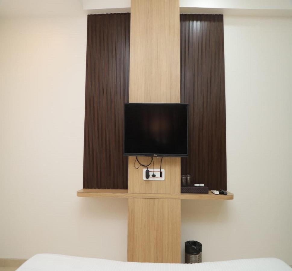 Hotel Dwarka Palace Ahmednagar Dış mekan fotoğraf